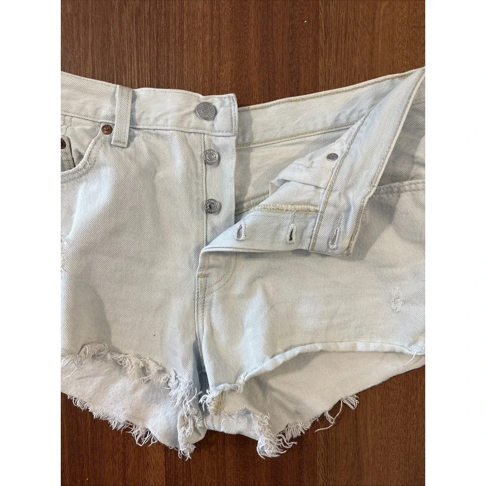 Levi's 501 Women's Blue Light Wash Denim Cut-Off Shorts Size 28 Regular - Picture 4 of 8